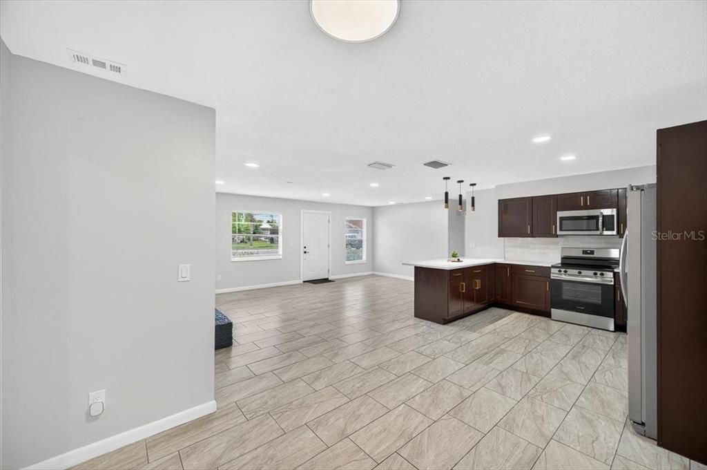 For Sale: $399,900 (4 beds, 2 baths, 2506 Square Feet)