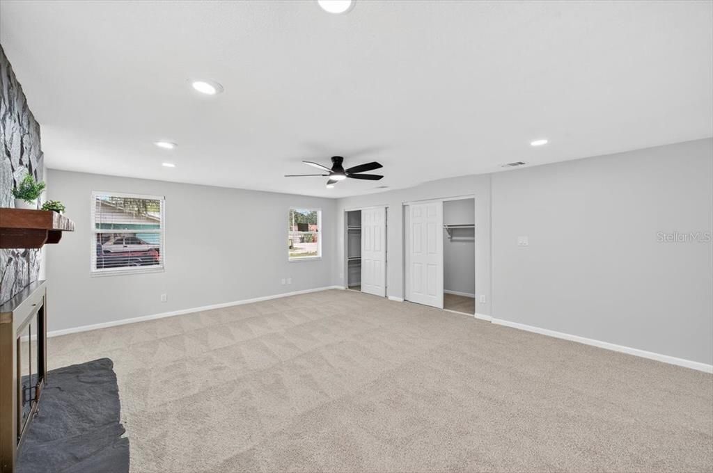 For Sale: $399,900 (4 beds, 2 baths, 2506 Square Feet)