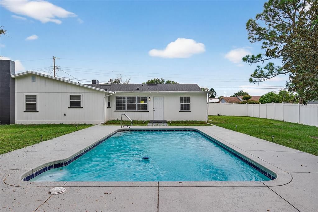 For Sale: $399,900 (4 beds, 2 baths, 2506 Square Feet)