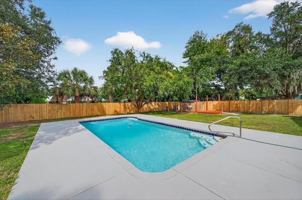 For Sale: $399,900 (4 beds, 2 baths, 2506 Square Feet)