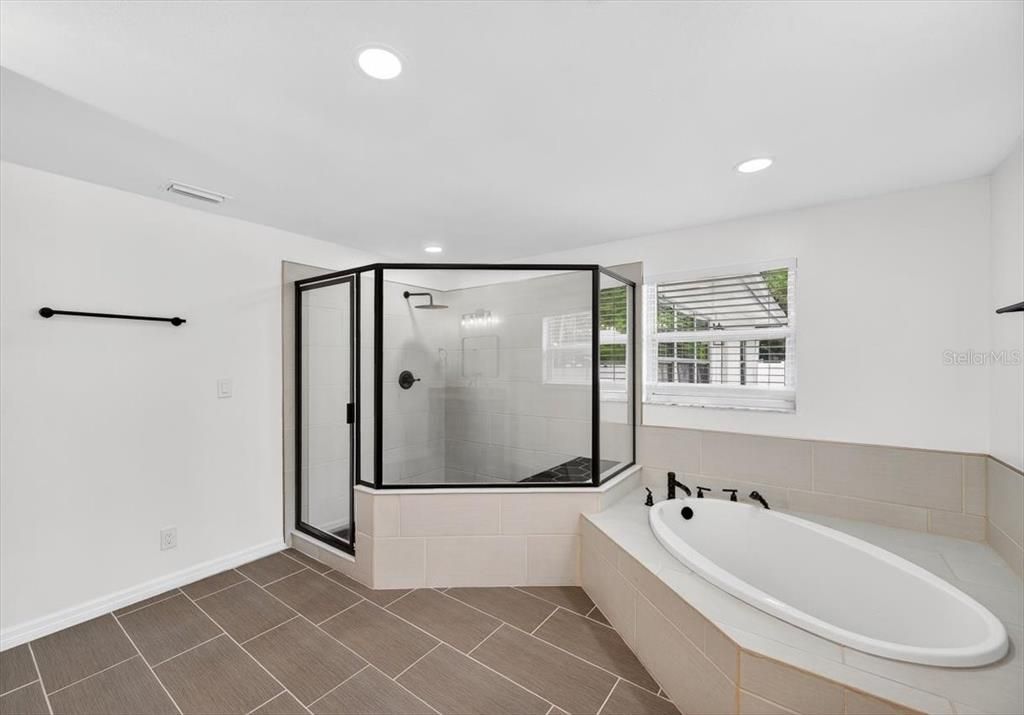 For Sale: $399,900 (4 beds, 2 baths, 2506 Square Feet)