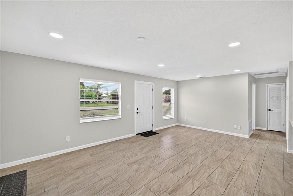 For Sale: $399,900 (4 beds, 2 baths, 2506 Square Feet)