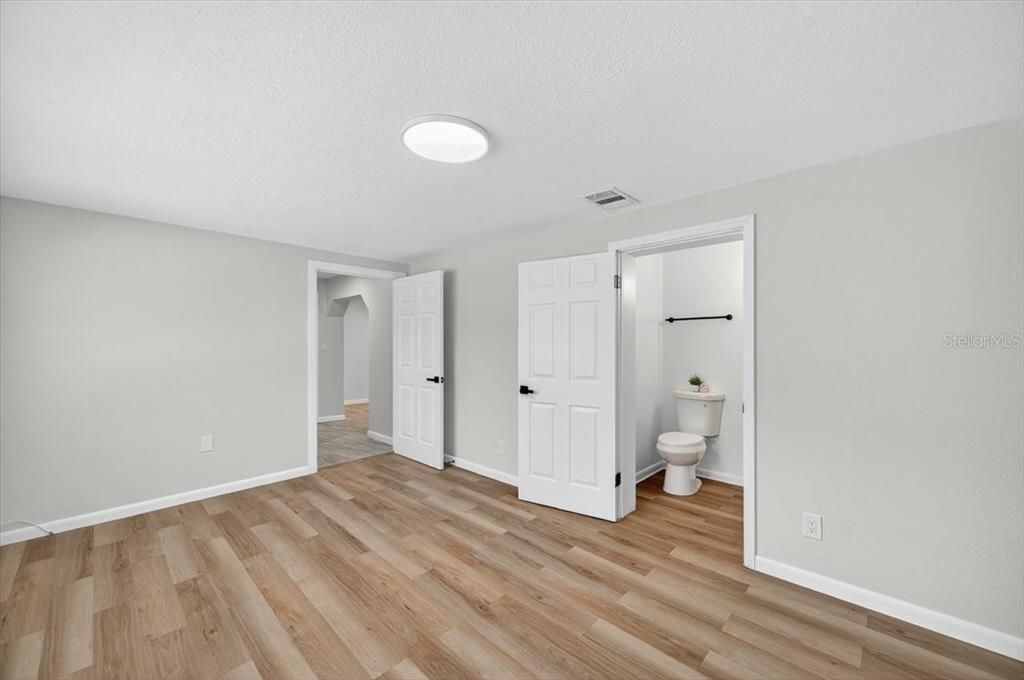 For Sale: $399,900 (4 beds, 2 baths, 2506 Square Feet)