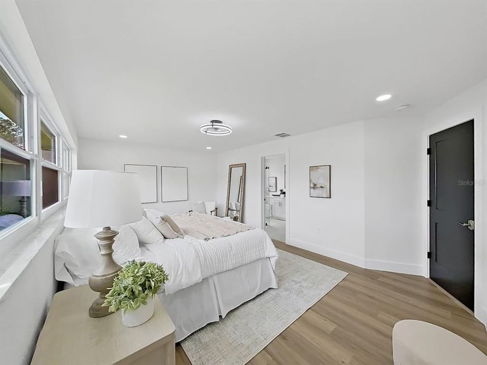 Activo con contrato: $849,000 (3 camas, 2 baños, 2555 Pies cuadrados)