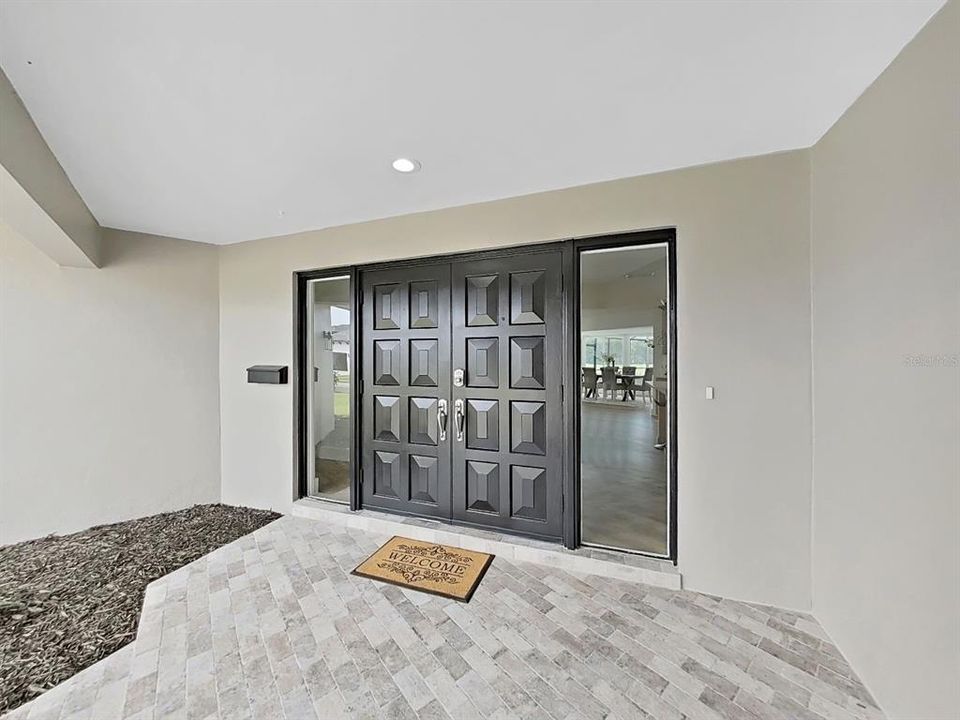 Activo con contrato: $849,000 (3 camas, 2 baños, 2555 Pies cuadrados)