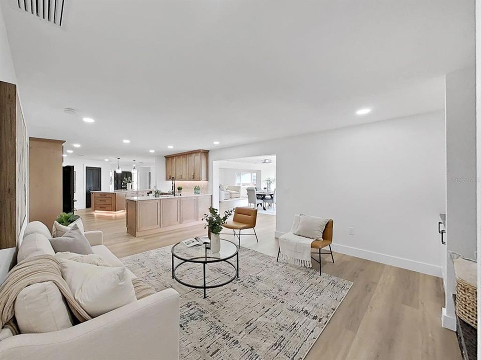 Activo con contrato: $849,000 (3 camas, 2 baños, 2555 Pies cuadrados)