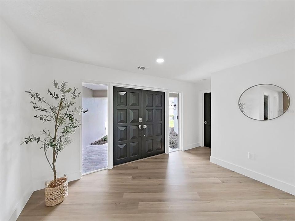 Activo con contrato: $849,000 (3 camas, 2 baños, 2555 Pies cuadrados)