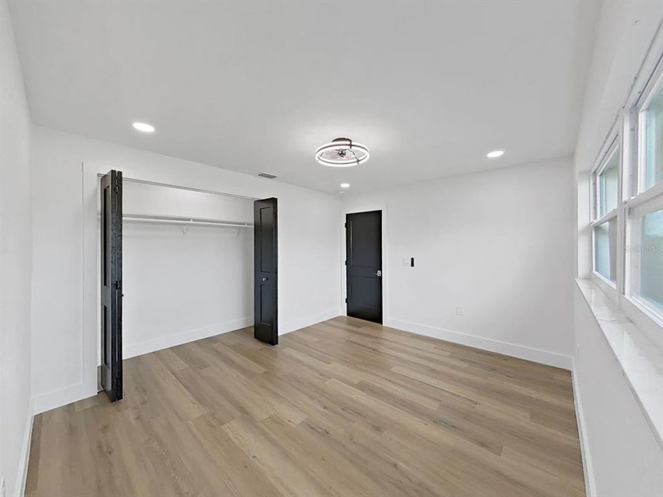 Activo con contrato: $849,000 (3 camas, 2 baños, 2555 Pies cuadrados)