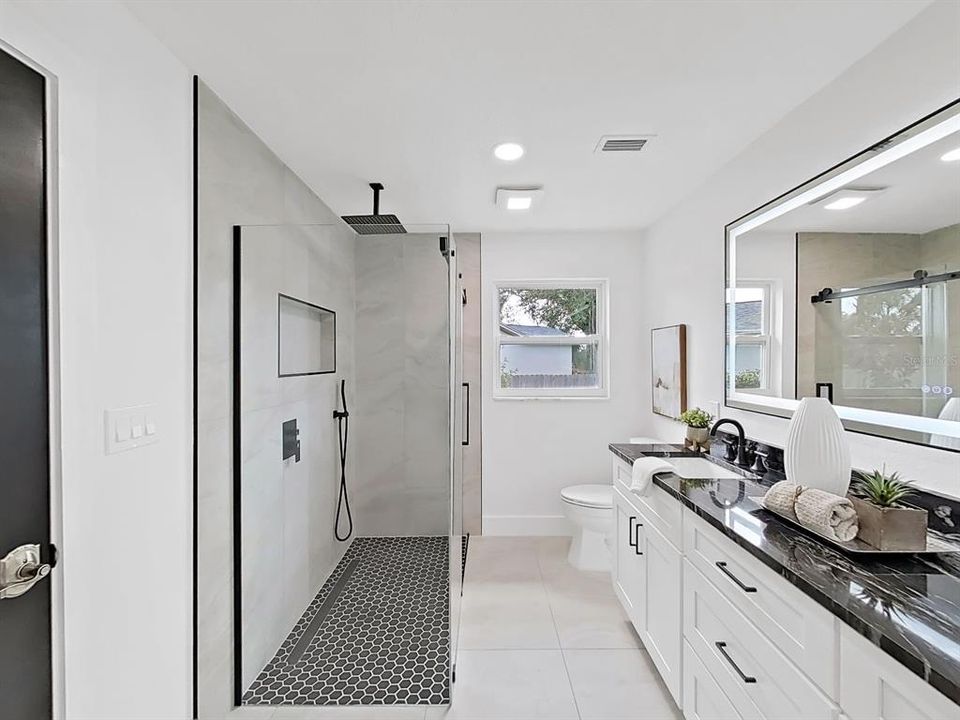 Activo con contrato: $849,000 (3 camas, 2 baños, 2555 Pies cuadrados)