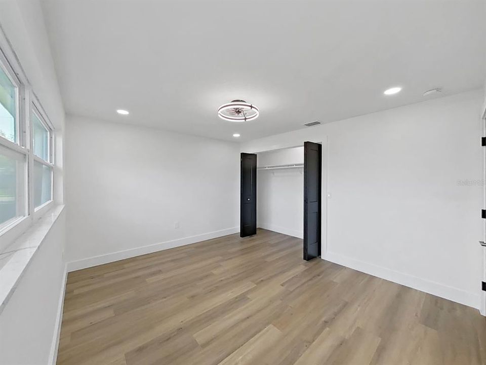 Activo con contrato: $849,000 (3 camas, 2 baños, 2555 Pies cuadrados)