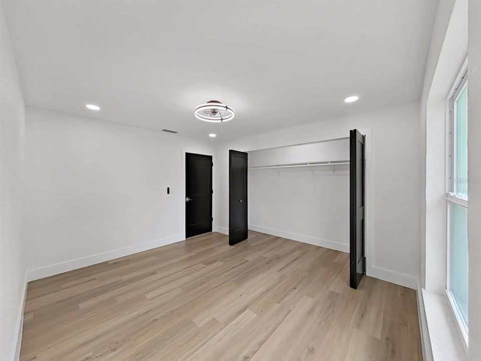 Activo con contrato: $849,000 (3 camas, 2 baños, 2555 Pies cuadrados)