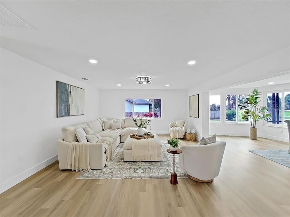 Activo con contrato: $849,000 (3 camas, 2 baños, 2555 Pies cuadrados)