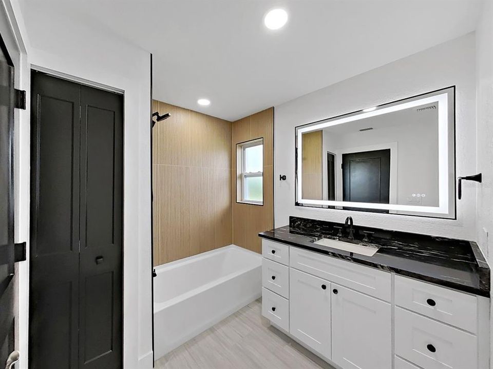 Activo con contrato: $849,000 (3 camas, 2 baños, 2555 Pies cuadrados)