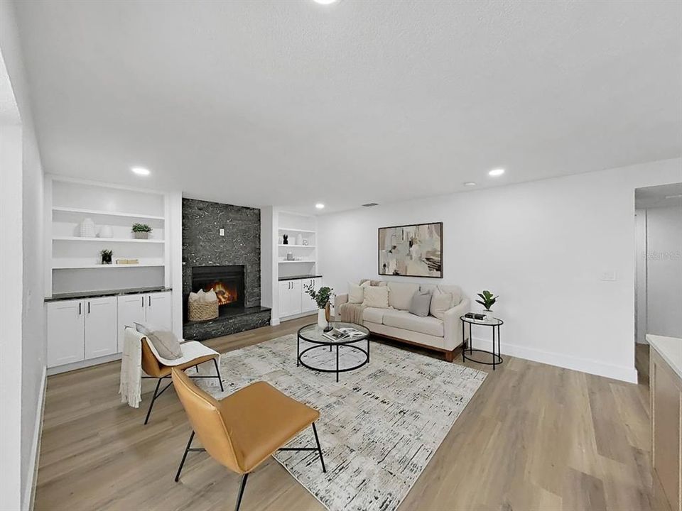 Activo con contrato: $849,000 (3 camas, 2 baños, 2555 Pies cuadrados)