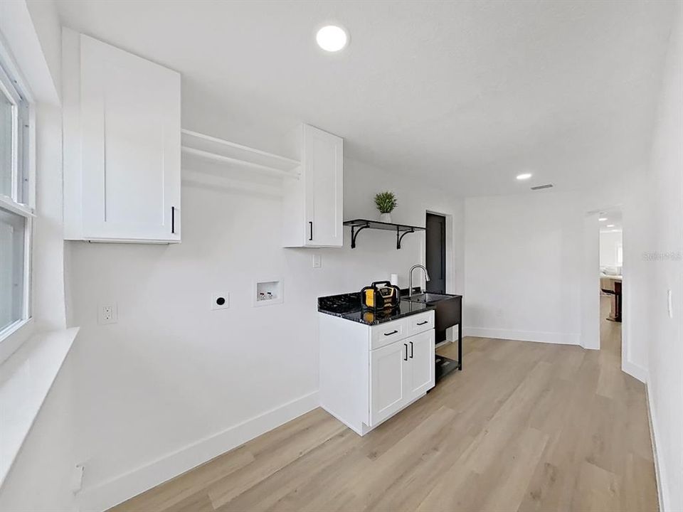 Activo con contrato: $849,000 (3 camas, 2 baños, 2555 Pies cuadrados)