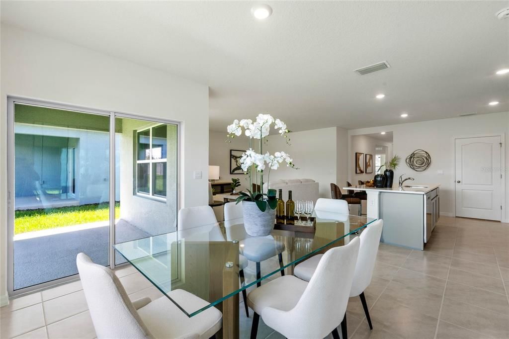 Active With Contract: $305,490 (3 beds, 2 baths, 1672 Square Feet)