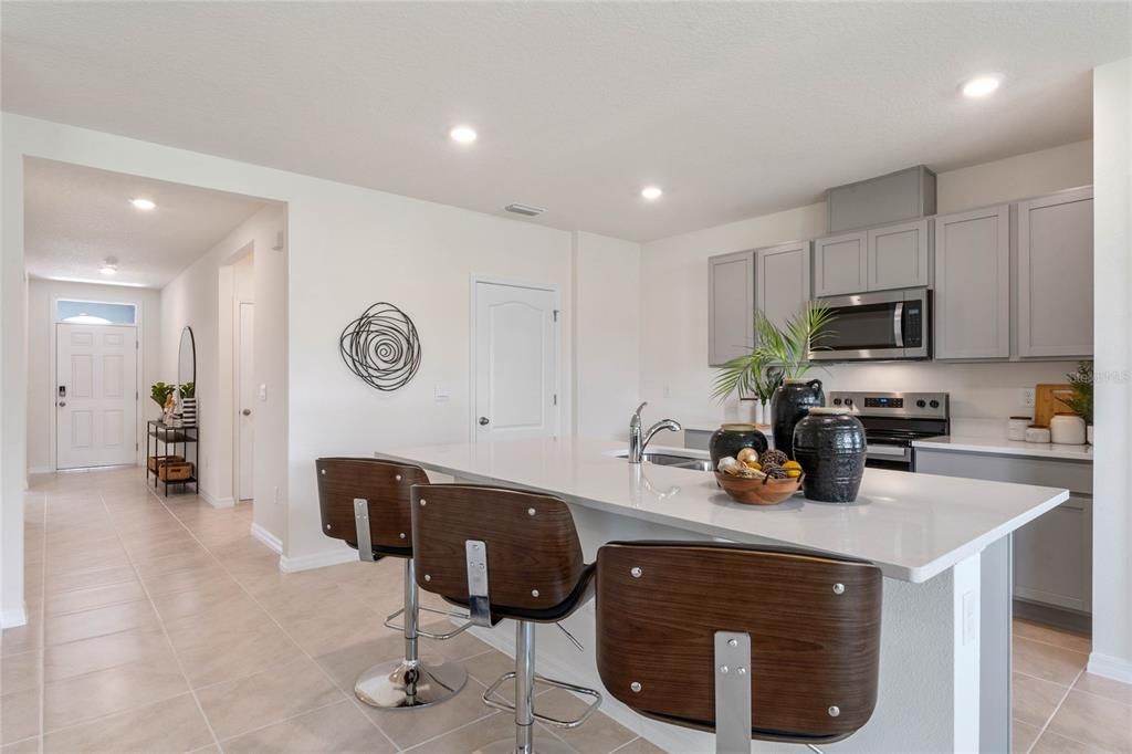 Active With Contract: $305,490 (3 beds, 2 baths, 1672 Square Feet)