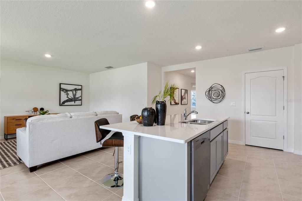 Active With Contract: $305,490 (3 beds, 2 baths, 1672 Square Feet)