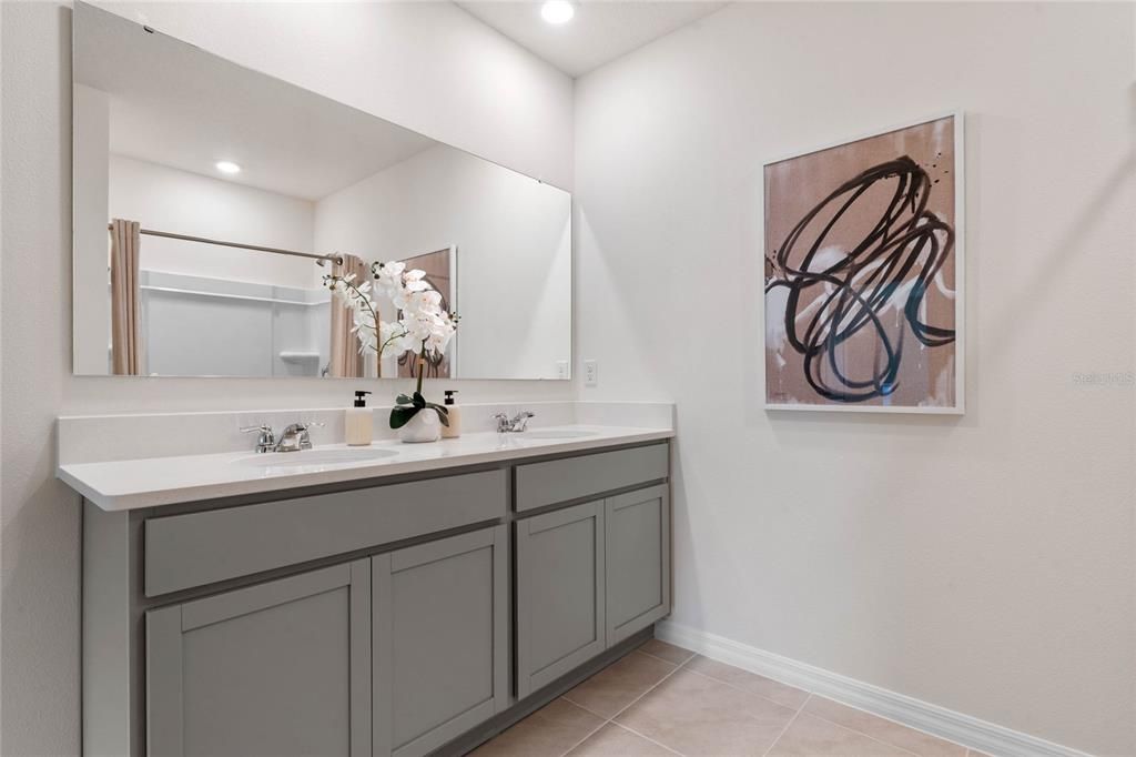 Active With Contract: $305,490 (3 beds, 2 baths, 1672 Square Feet)