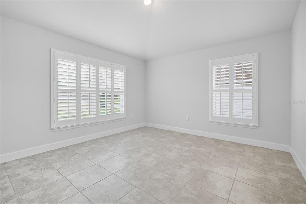 En Venta: $474,500 (4 camas, 3 baños, 2572 Pies cuadrados)