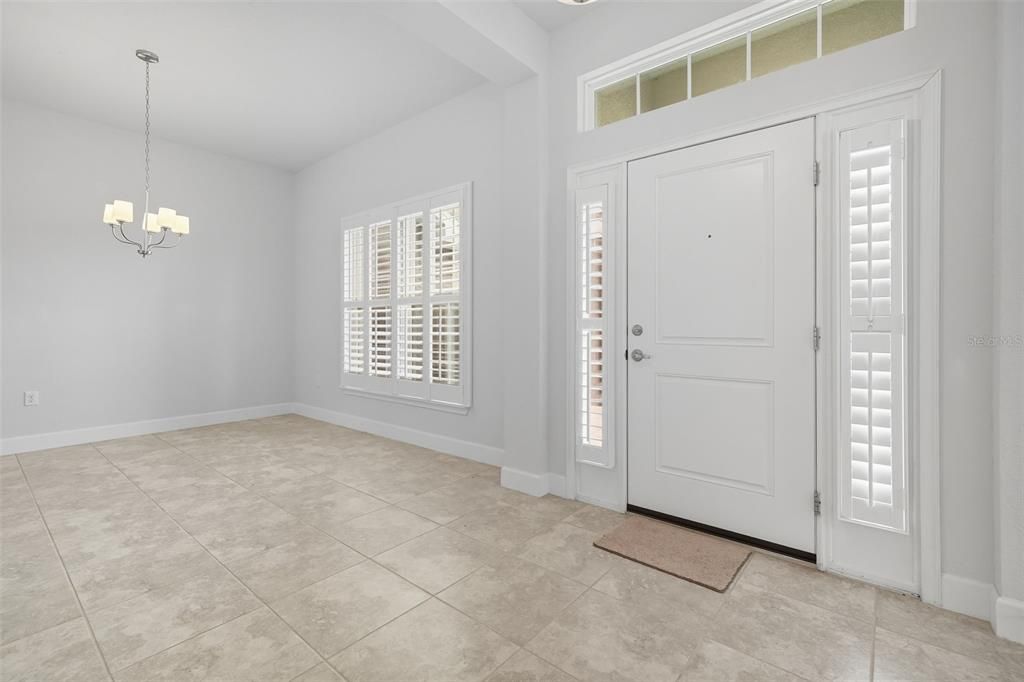 En Venta: $474,500 (4 camas, 3 baños, 2572 Pies cuadrados)