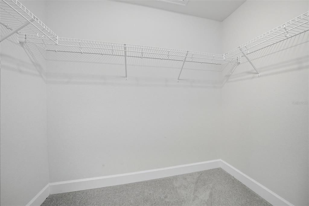 En Venta: $474,500 (4 camas, 3 baños, 2572 Pies cuadrados)