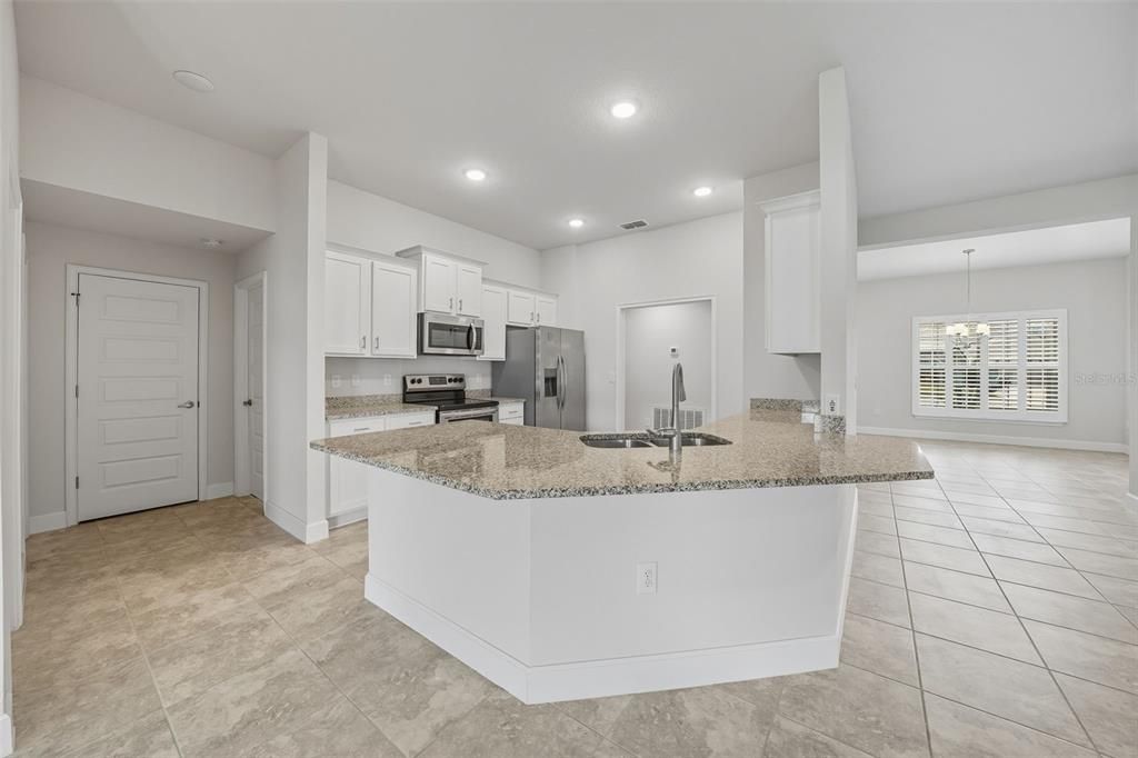 En Venta: $474,500 (4 camas, 3 baños, 2572 Pies cuadrados)