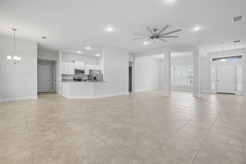 En Venta: $474,500 (4 camas, 3 baños, 2572 Pies cuadrados)