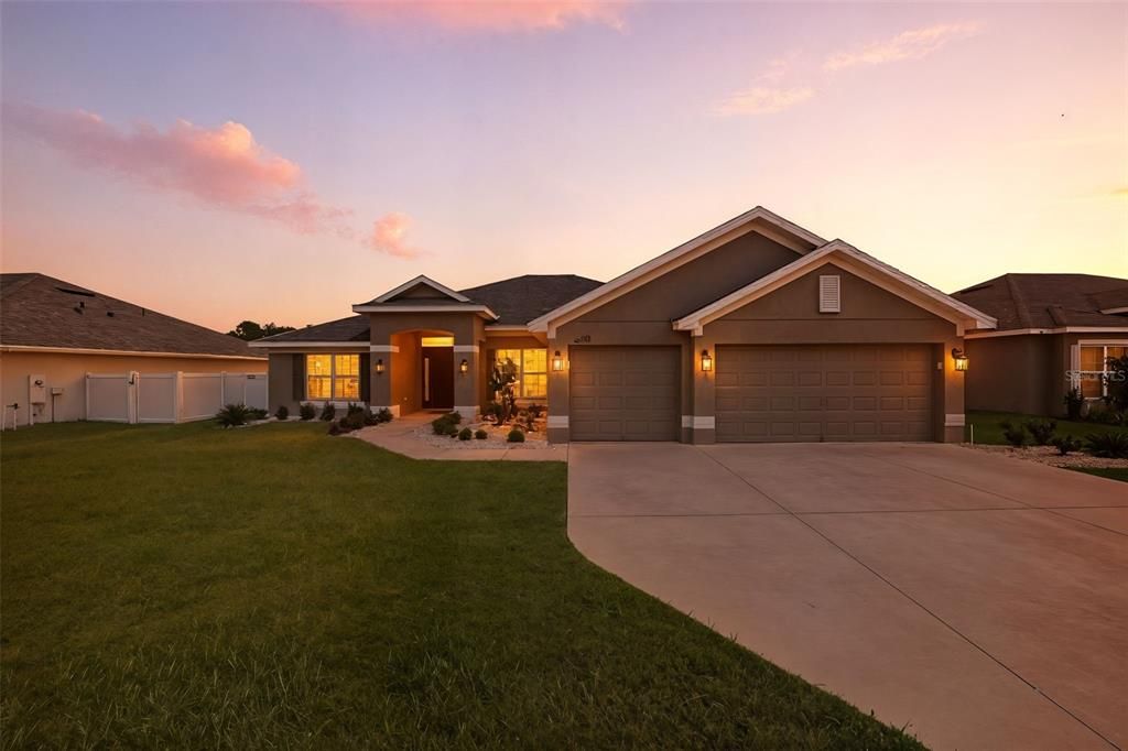 En Venta: $474,500 (4 camas, 3 baños, 2572 Pies cuadrados)