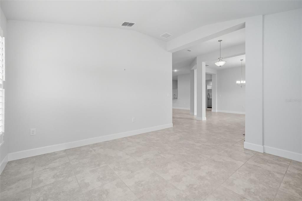 En Venta: $474,500 (4 camas, 3 baños, 2572 Pies cuadrados)