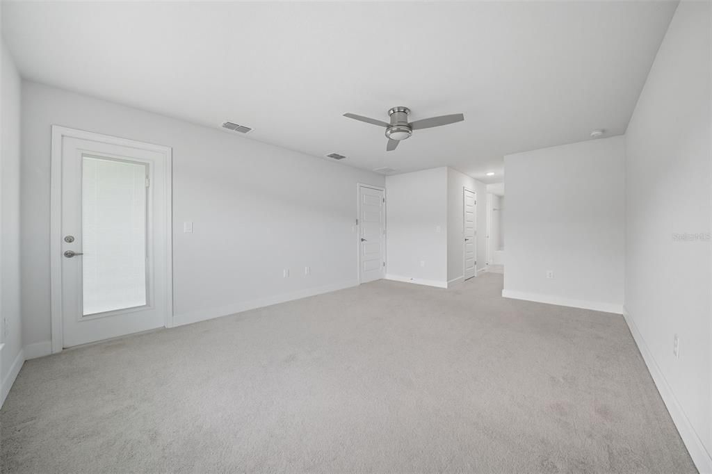 En Venta: $474,500 (4 camas, 3 baños, 2572 Pies cuadrados)