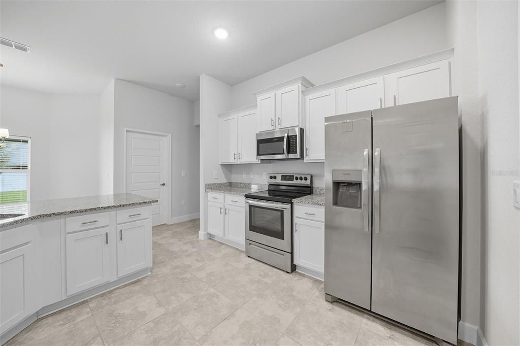 En Venta: $474,500 (4 camas, 3 baños, 2572 Pies cuadrados)