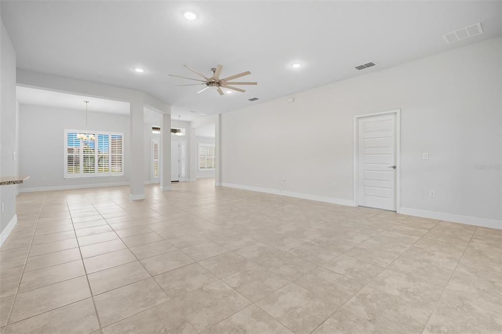 En Venta: $474,500 (4 camas, 3 baños, 2572 Pies cuadrados)