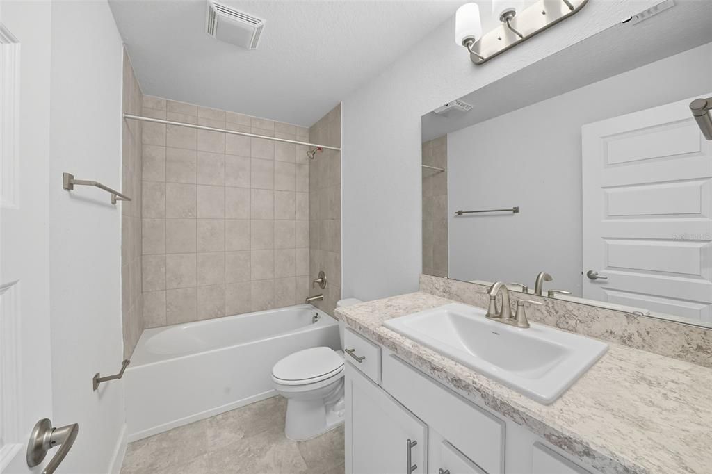 En Venta: $474,500 (4 camas, 3 baños, 2572 Pies cuadrados)