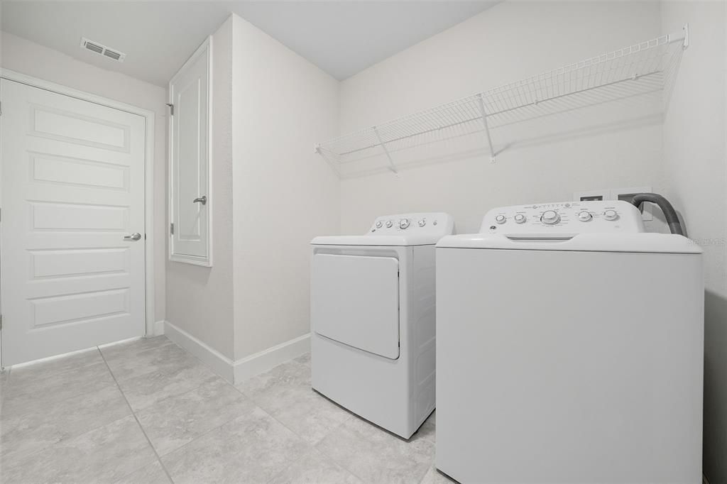 En Venta: $474,500 (4 camas, 3 baños, 2572 Pies cuadrados)