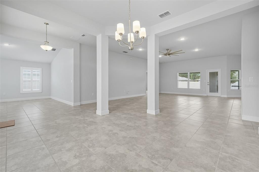 En Venta: $474,500 (4 camas, 3 baños, 2572 Pies cuadrados)