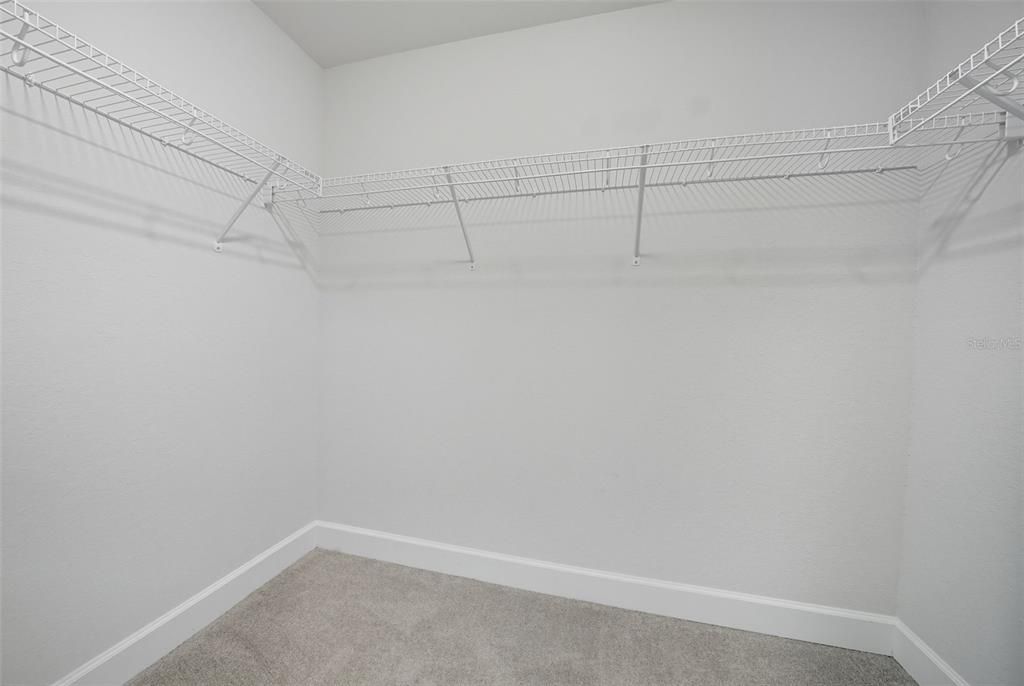 En Venta: $474,500 (4 camas, 3 baños, 2572 Pies cuadrados)