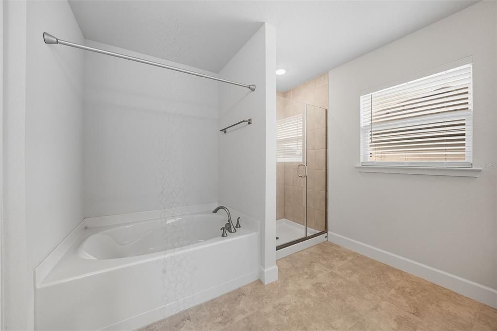 En Venta: $474,500 (4 camas, 3 baños, 2572 Pies cuadrados)