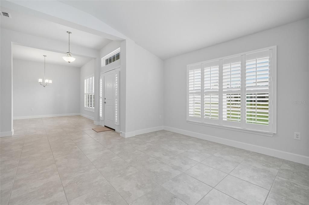 En Venta: $474,500 (4 camas, 3 baños, 2572 Pies cuadrados)