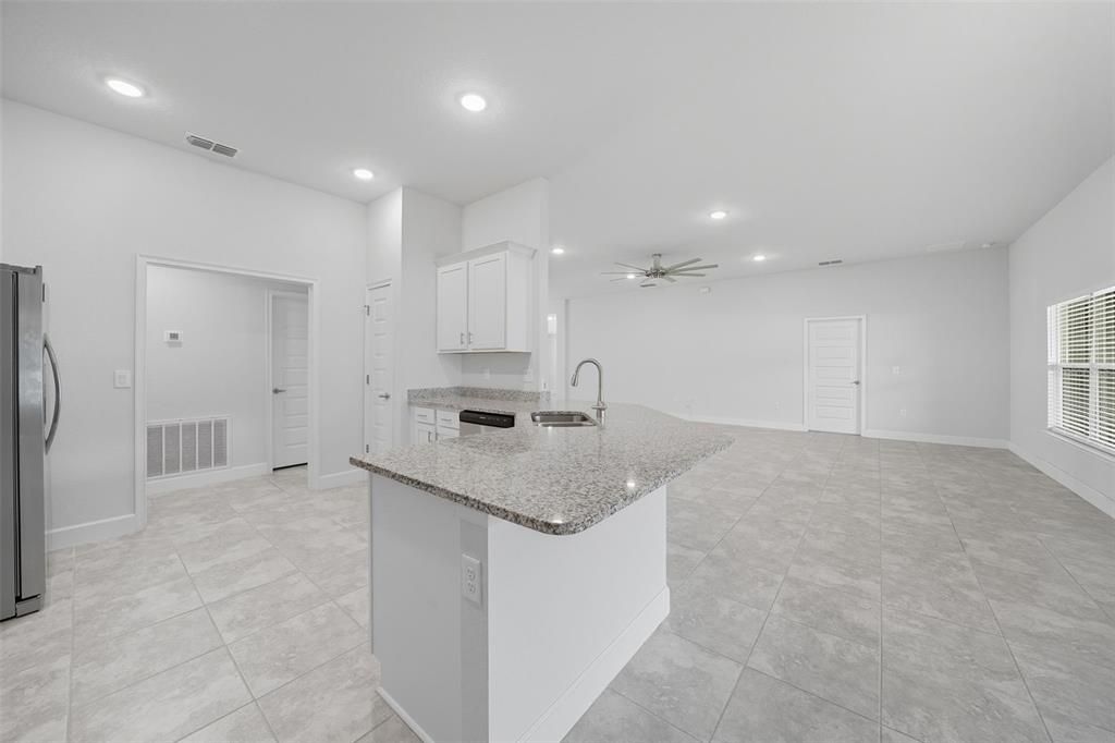 En Venta: $474,500 (4 camas, 3 baños, 2572 Pies cuadrados)