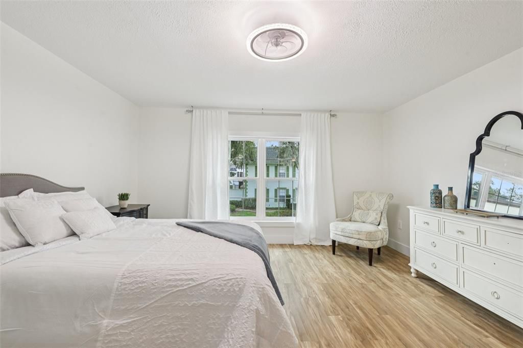 Active With Contract: $220,000 (2 beds, 2 baths, 1536 Square Feet)