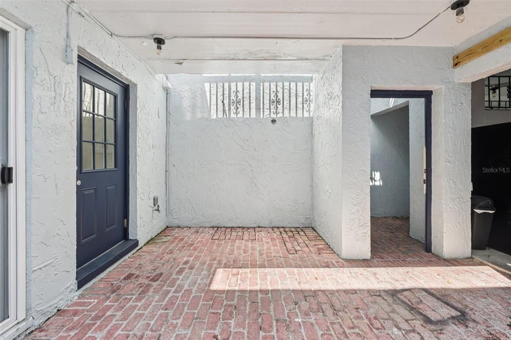 Active With Contract: $220,000 (2 beds, 2 baths, 1536 Square Feet)