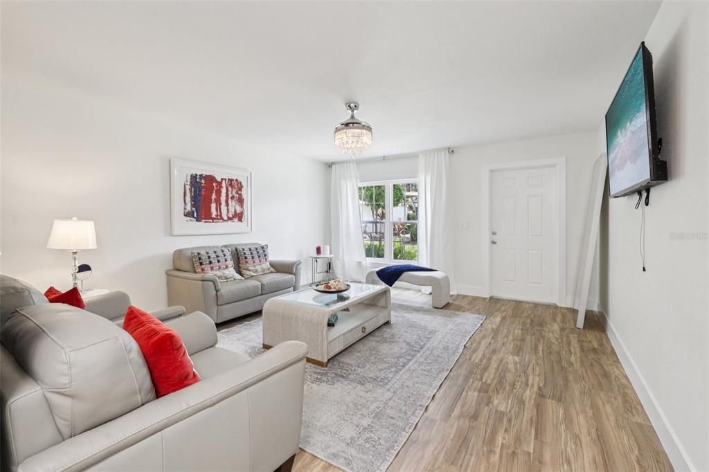 Active With Contract: $220,000 (2 beds, 2 baths, 1536 Square Feet)