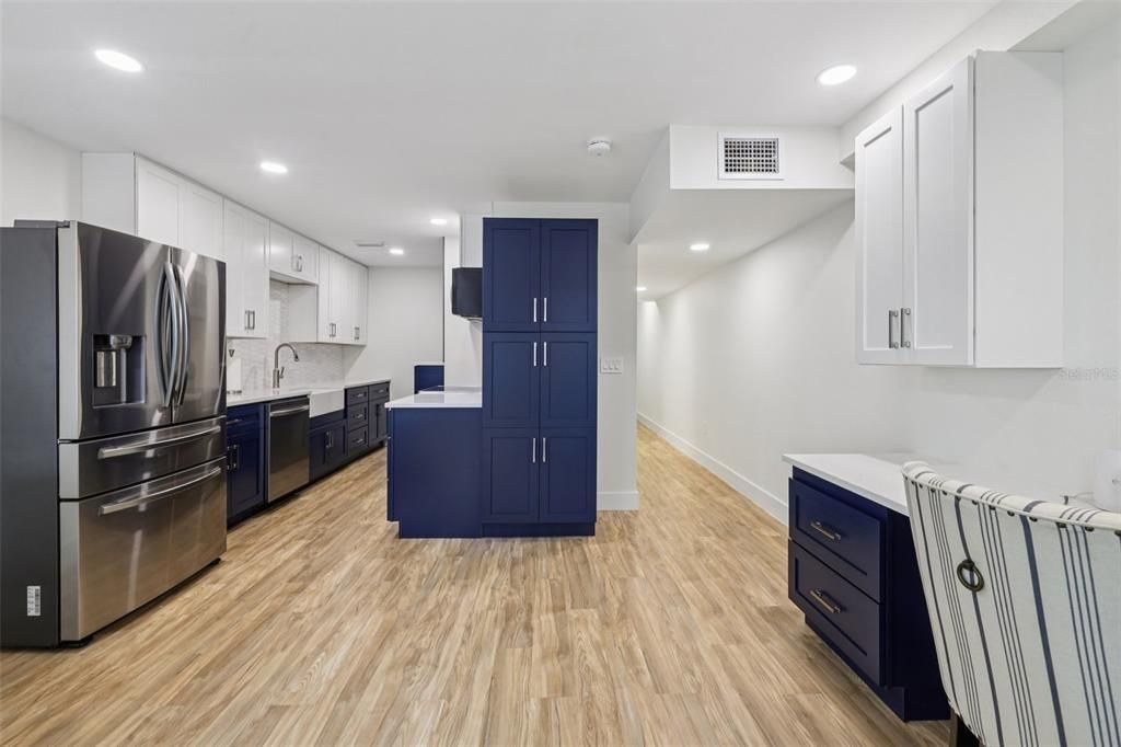 Active With Contract: $220,000 (2 beds, 2 baths, 1536 Square Feet)