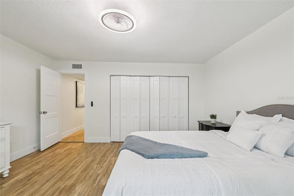 Active With Contract: $220,000 (2 beds, 2 baths, 1536 Square Feet)