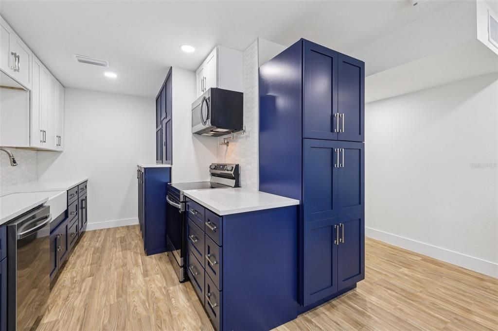 Active With Contract: $220,000 (2 beds, 2 baths, 1536 Square Feet)