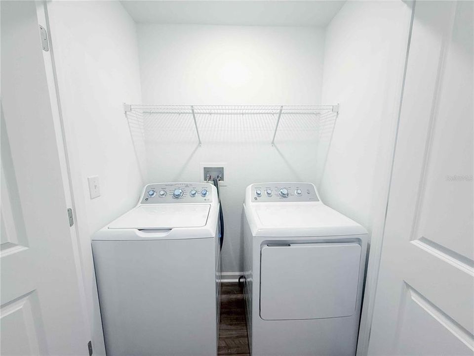 Под контрактом: $1,950 (3 спален, 2 ванн, 1386 Квадратных фут)