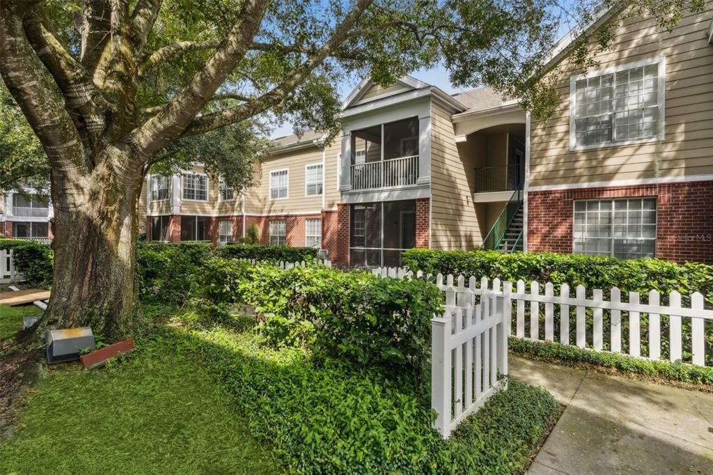 Recently Sold: $215,000 (2 beds, 2 baths, 886 Square Feet)