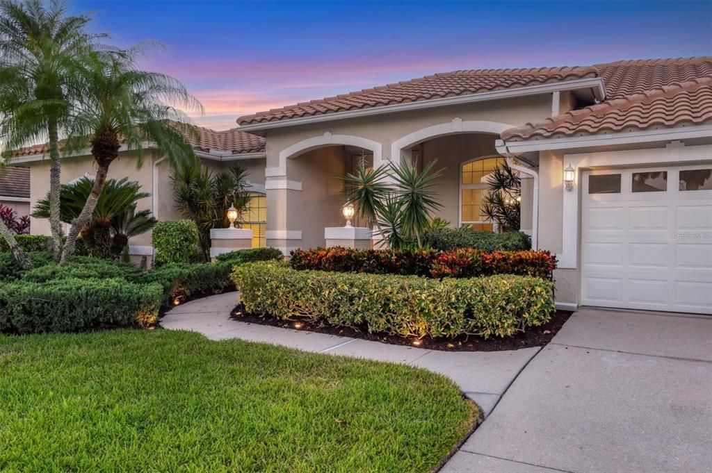 Active With Contract: $825,000 (4 beds, 3 baths, 2794 Square Feet)