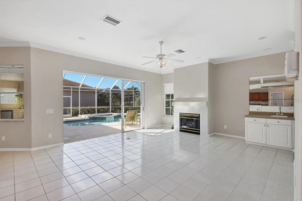 Active With Contract: $825,000 (4 beds, 3 baths, 2794 Square Feet)